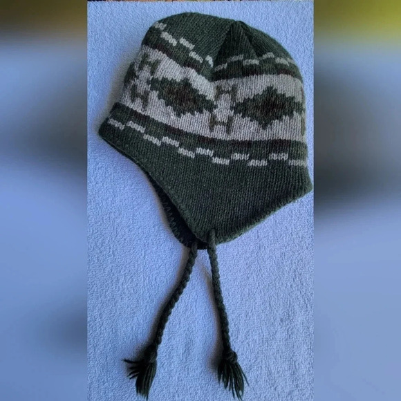 Windriver Olive Green Wool Winter Hat with strings - Picture 5 of 6